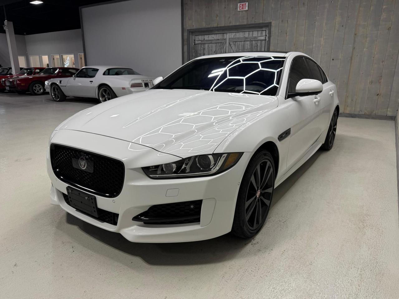 2017 Jaguar XE R-SPORT 3.5T  SUPERCHARGED AWD LOW KMS Photo2