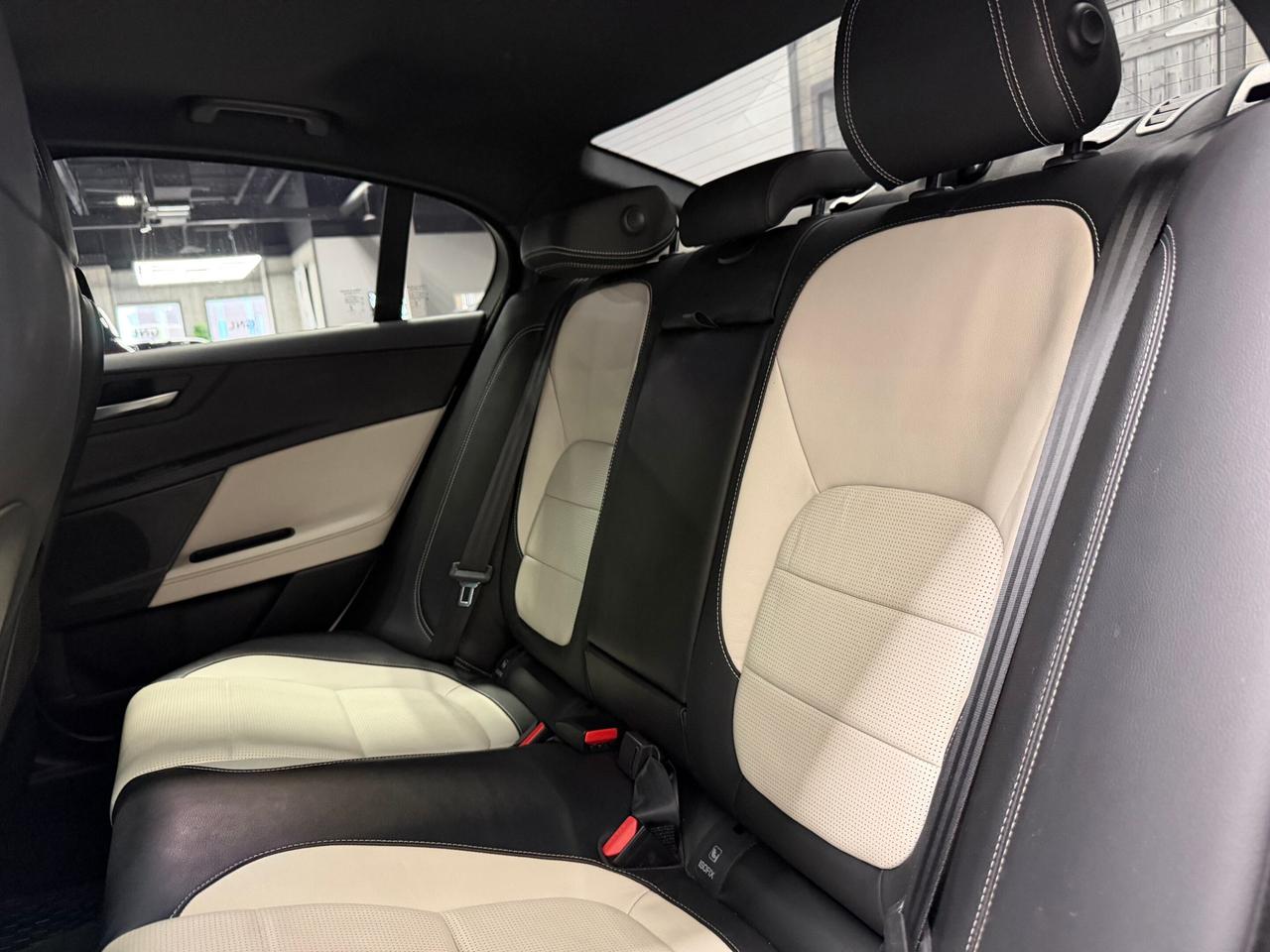 2017 Jaguar XE R-SPORT 3.5T  SUPERCHARGED AWD LOW KMS Photo