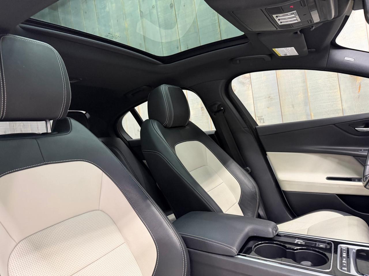2017 Jaguar XE R-SPORT 3.5T  SUPERCHARGED AWD LOW KMS Photo