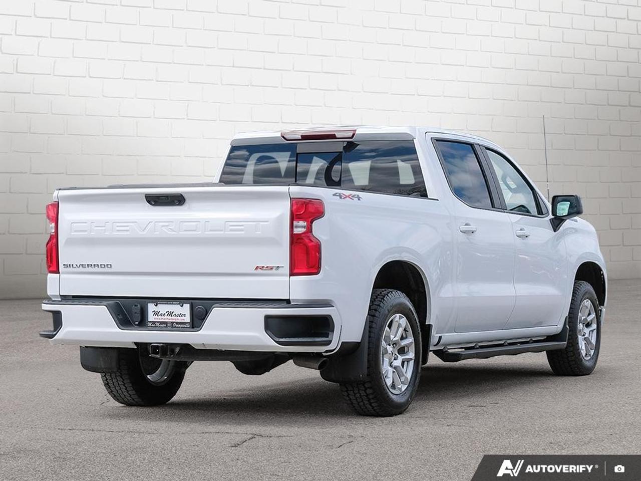 2022 Chevrolet Silverado 1500 Crew Cab Short Box 4-Wheel Drive RST Photo4