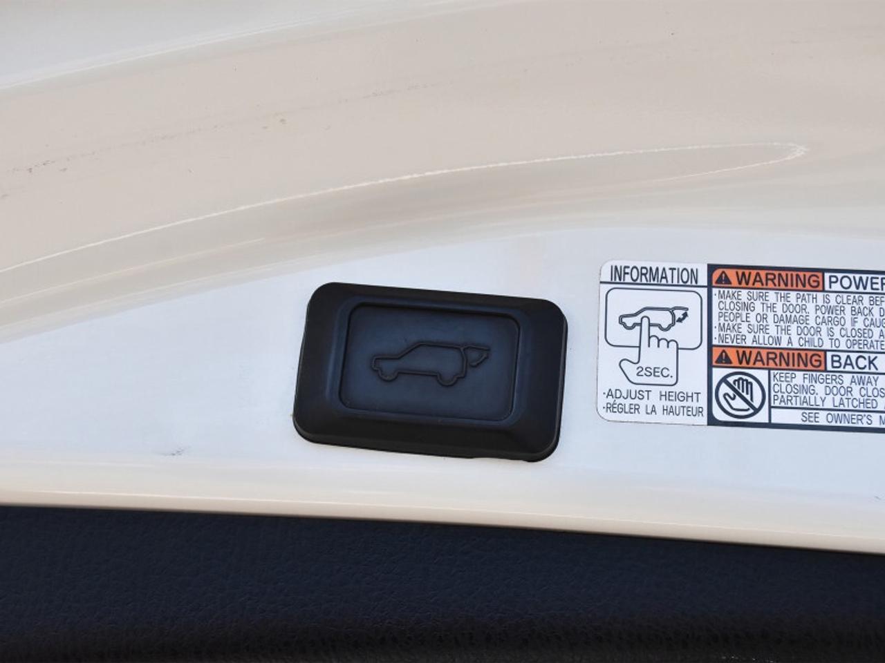 2018 Toyota RAV4 AWD Hybrid Limited   Leather   Roof   Navi   Rear Photo