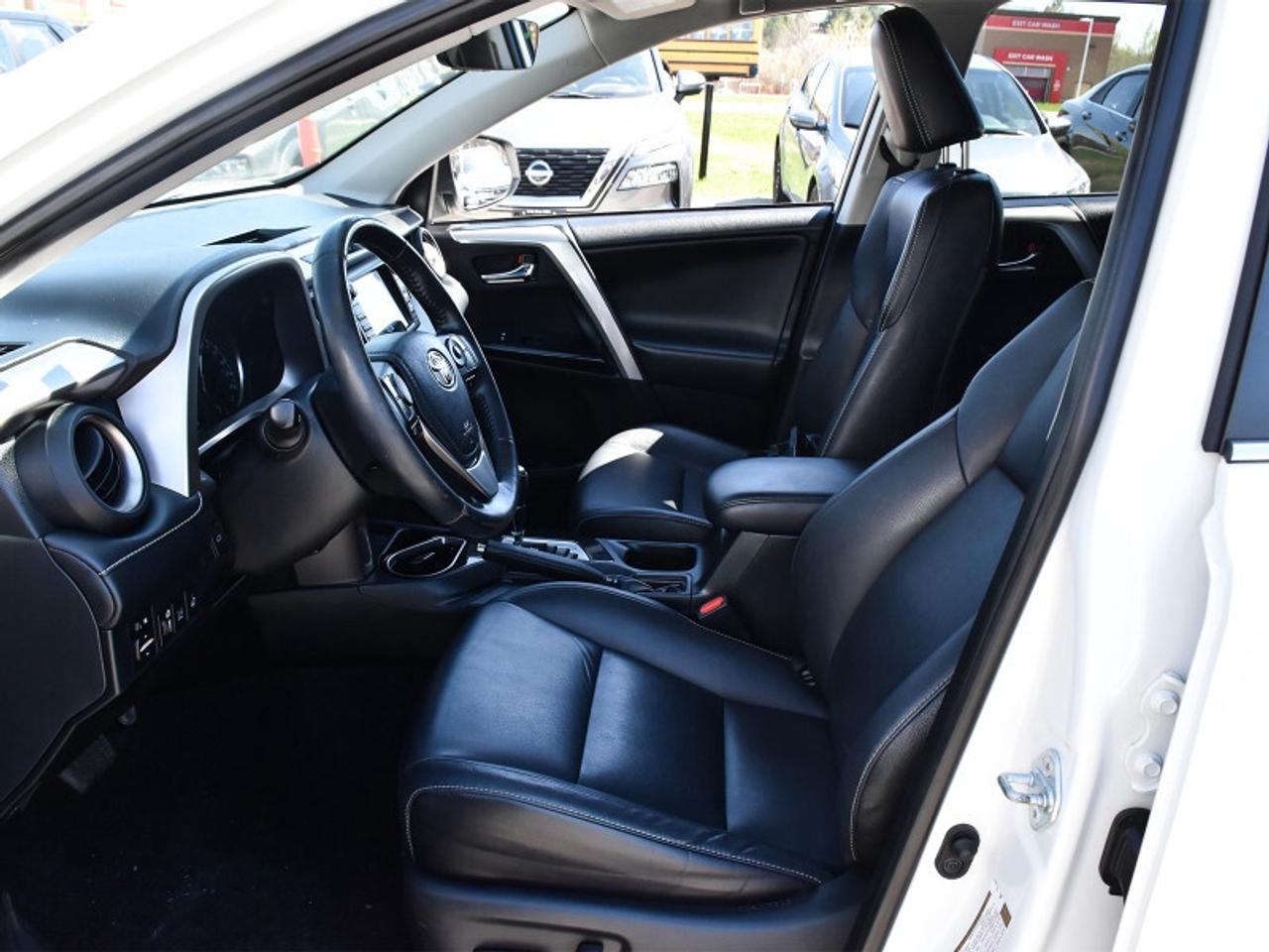 2018 Toyota RAV4 AWD Hybrid Limited   Leather   Roof   Navi   Rear Photo