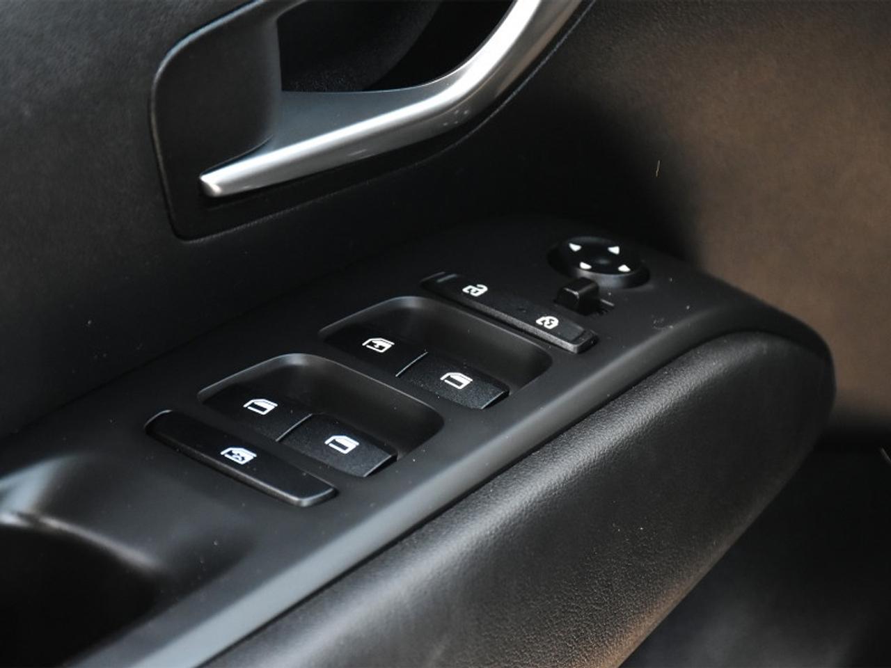 2022 Hyundai Tucson Essential AWD   Heated Seats   CarPlay   Android A Photo