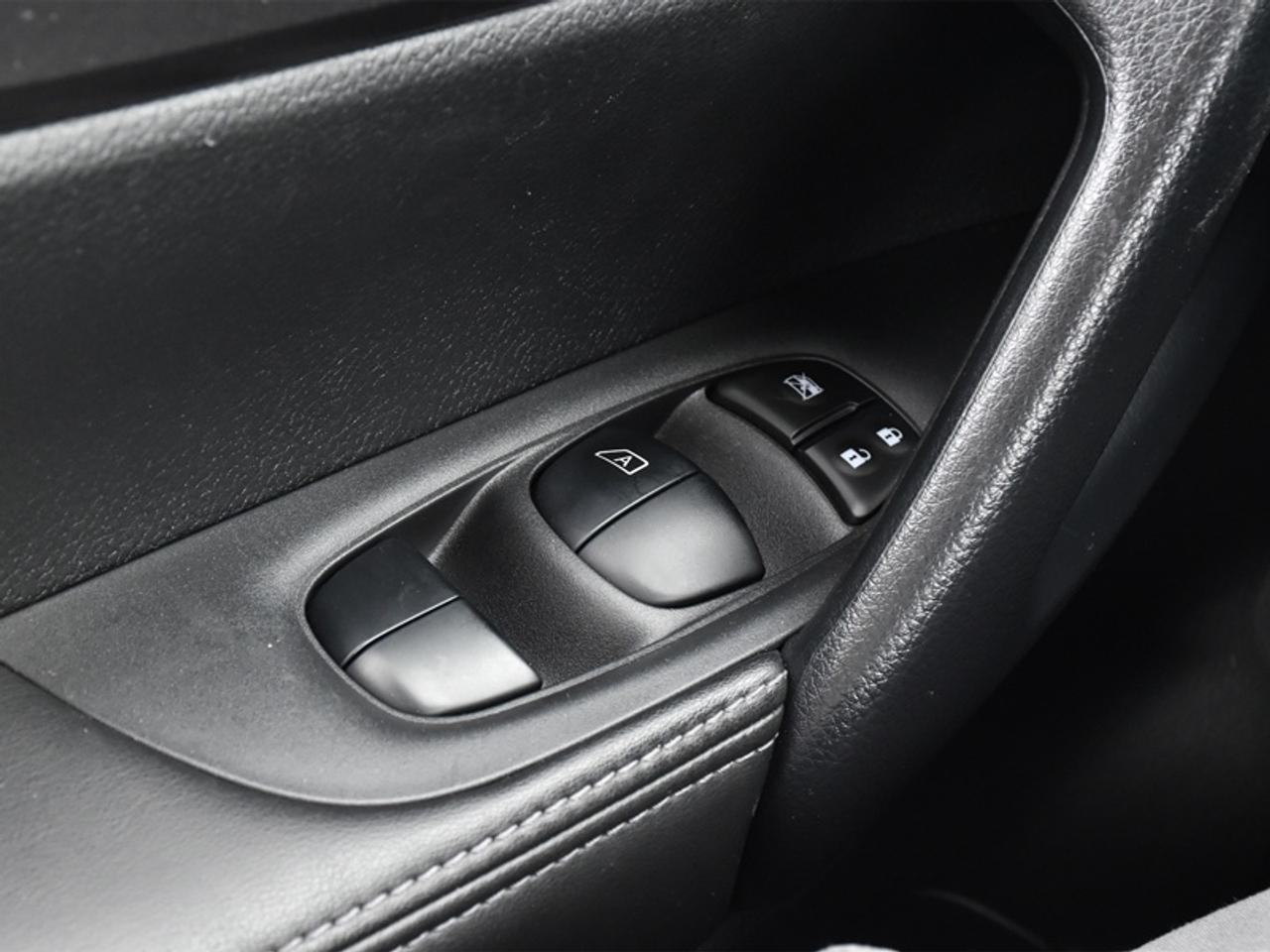 2023 Nissan Qashqai S   Heated Seats   Rear Camera   CarPlay   Android Photo