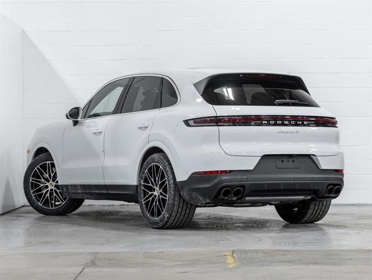 2025 Porsche Cayenne  Photo2