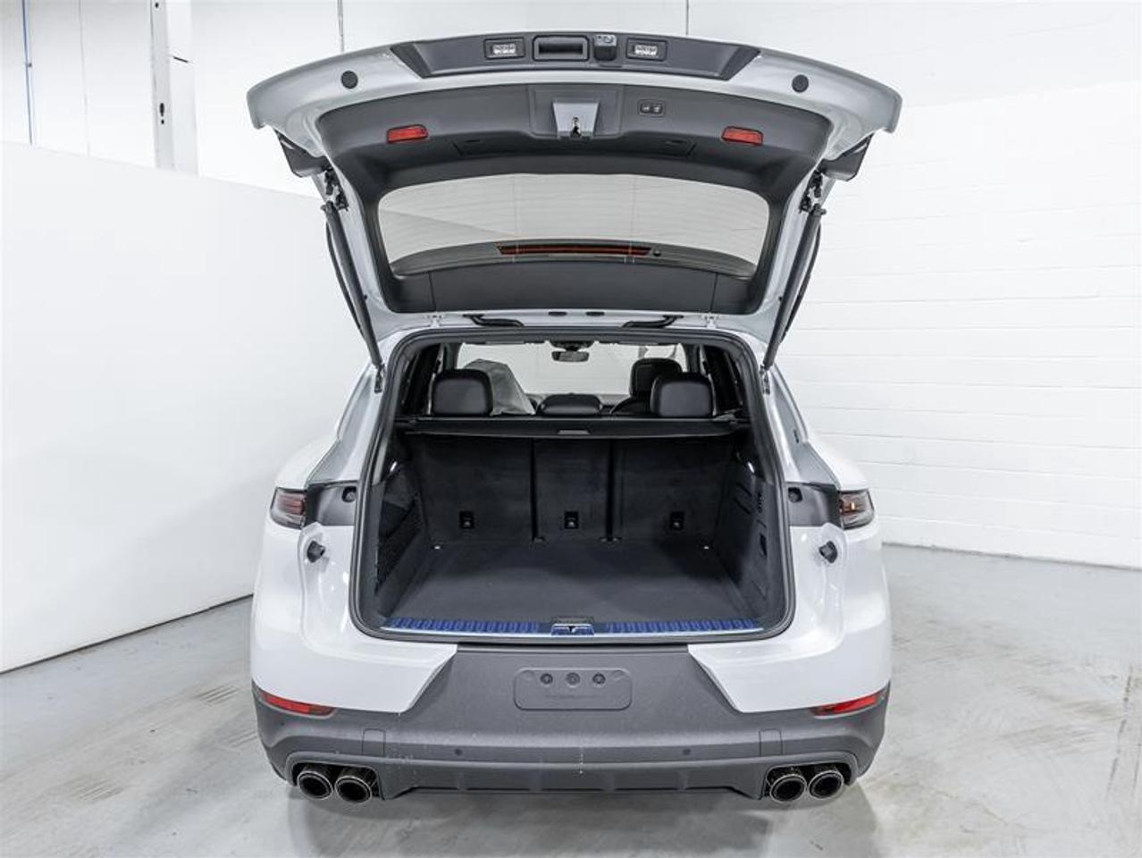 2025 Porsche Cayenne  Photo