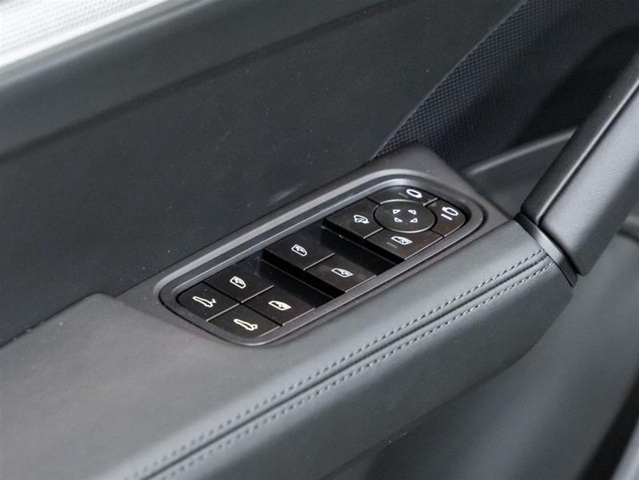 2025 Porsche Cayenne  Photo