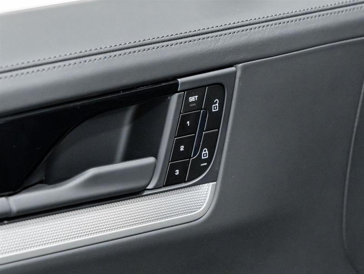 2025 Porsche Cayenne  Photo