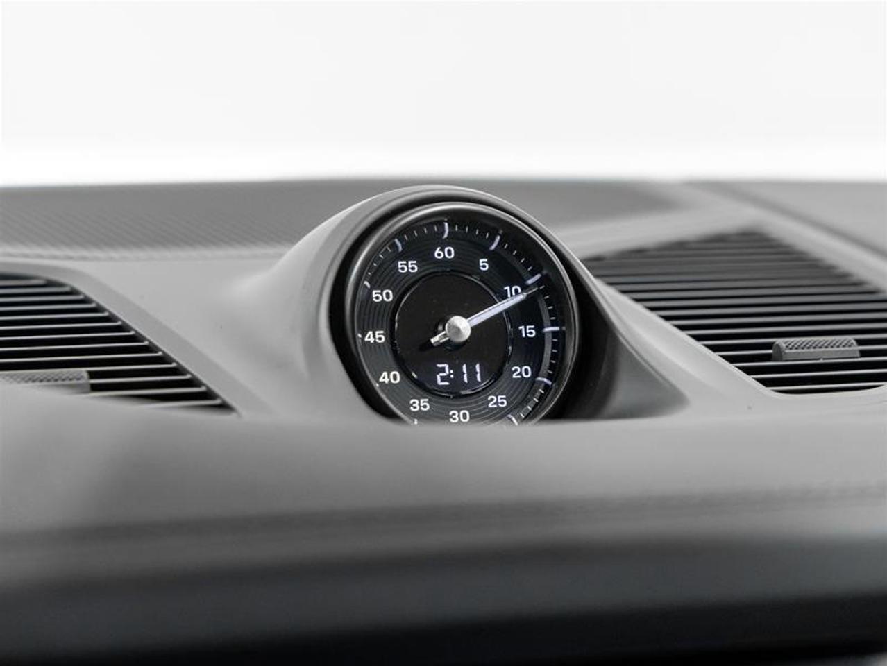 2025 Porsche Cayenne  Photo