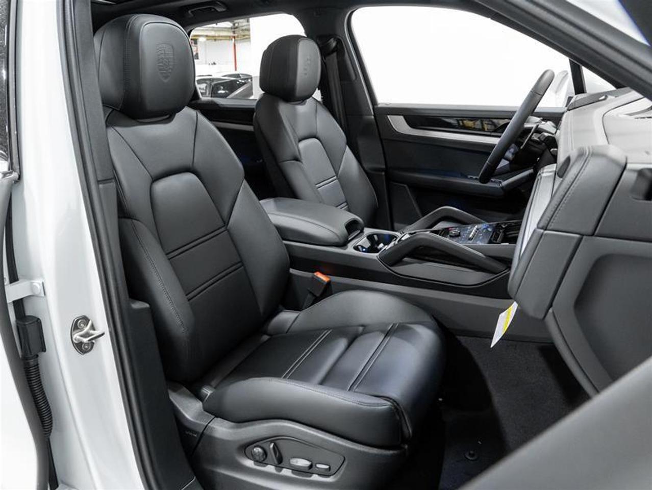 2025 Porsche Cayenne  Photo