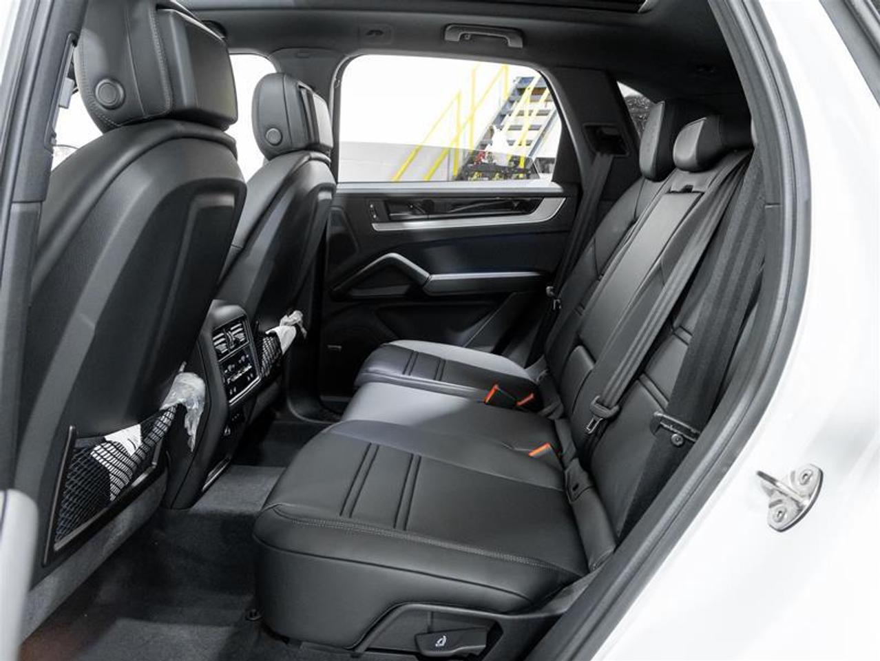 2025 Porsche Cayenne  Photo