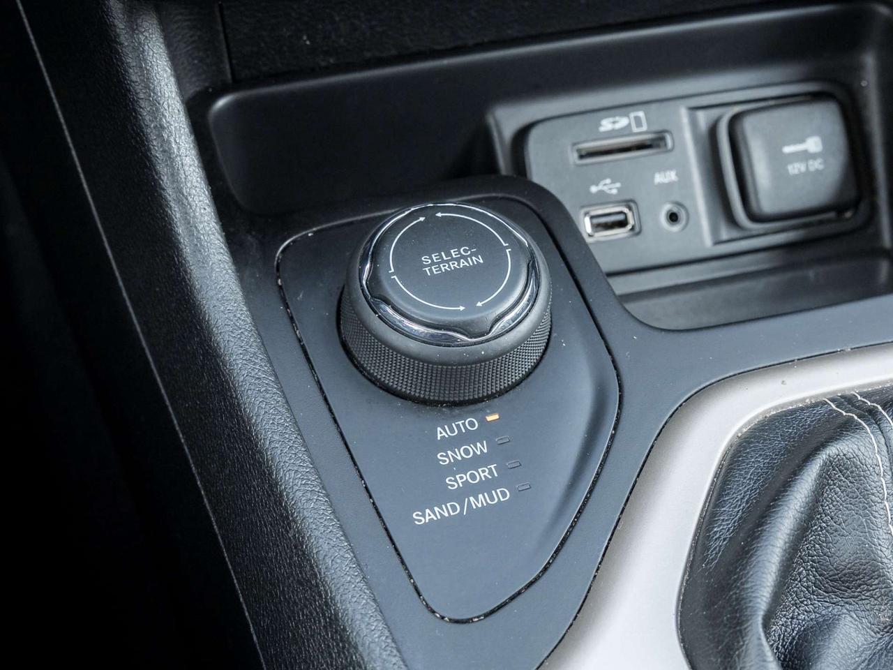 2018 Jeep Cherokee Limited V6 High Altitude 4x4 -Navi-Pano-Leather-Dealer Serviced-NO Accidents Photo