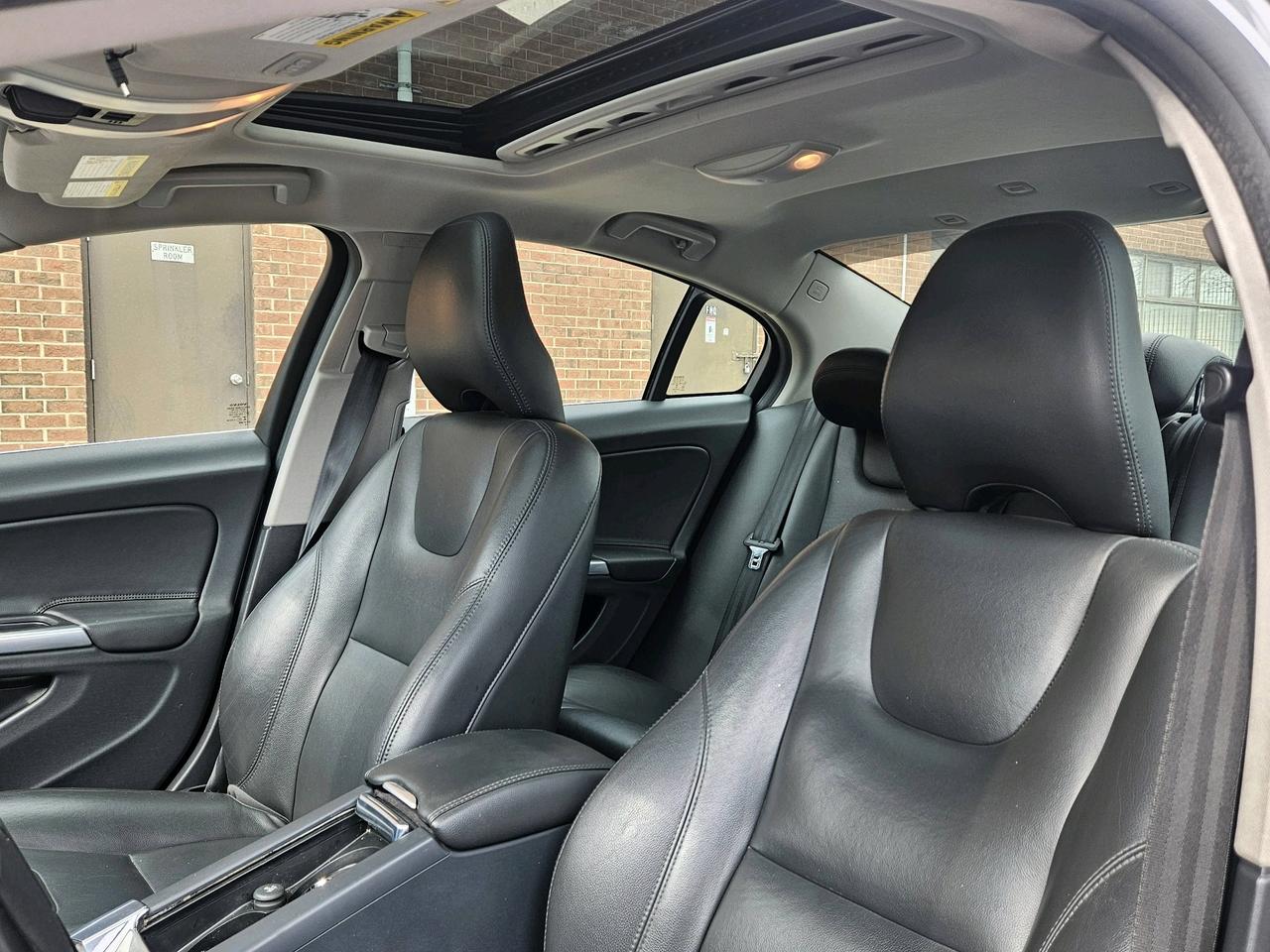 2015 Volvo S60 2015.5 T5 Premier Plus AWD, Leather, Sunroof, Came Photo