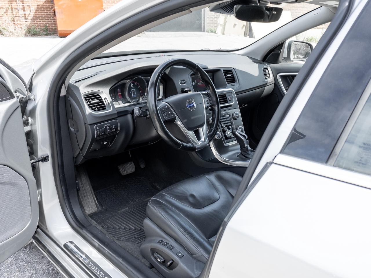 2015 Volvo S60 2015.5 T5 Premier Plus AWD, Leather, Sunroof, Came Photo