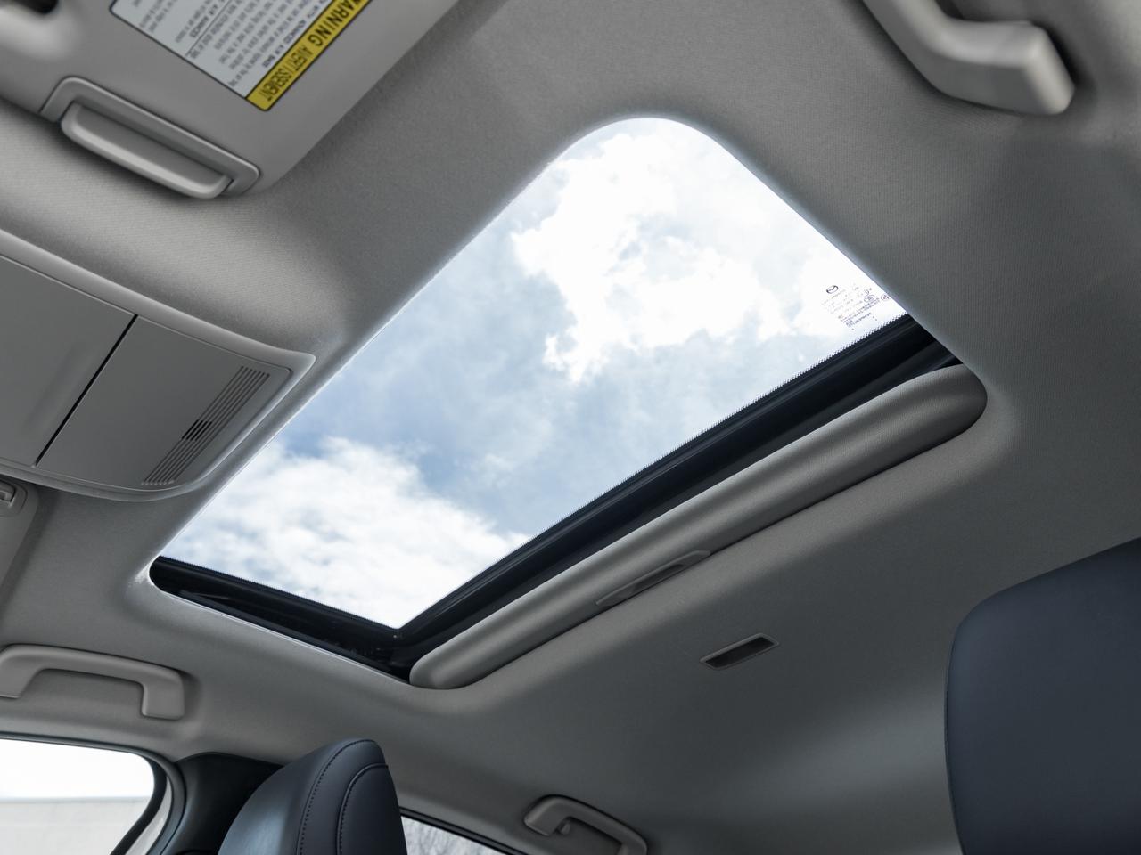 2019 Mazda MAZDA3 GS, Leather, Sunroof, Camera Photo