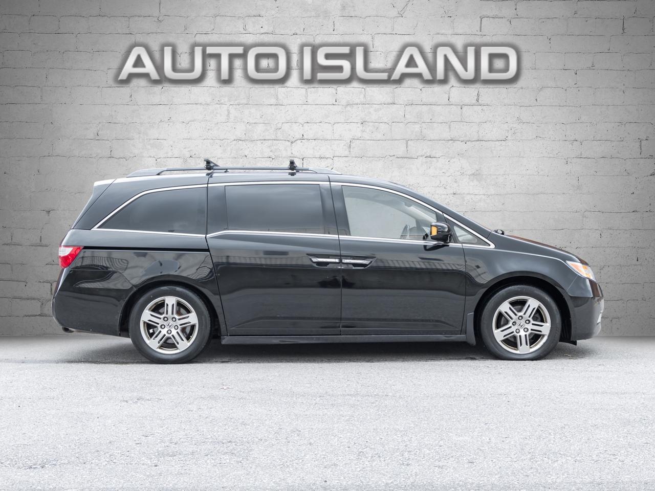 2013 Honda Odyssey Touring w/RES & Navi Photo2