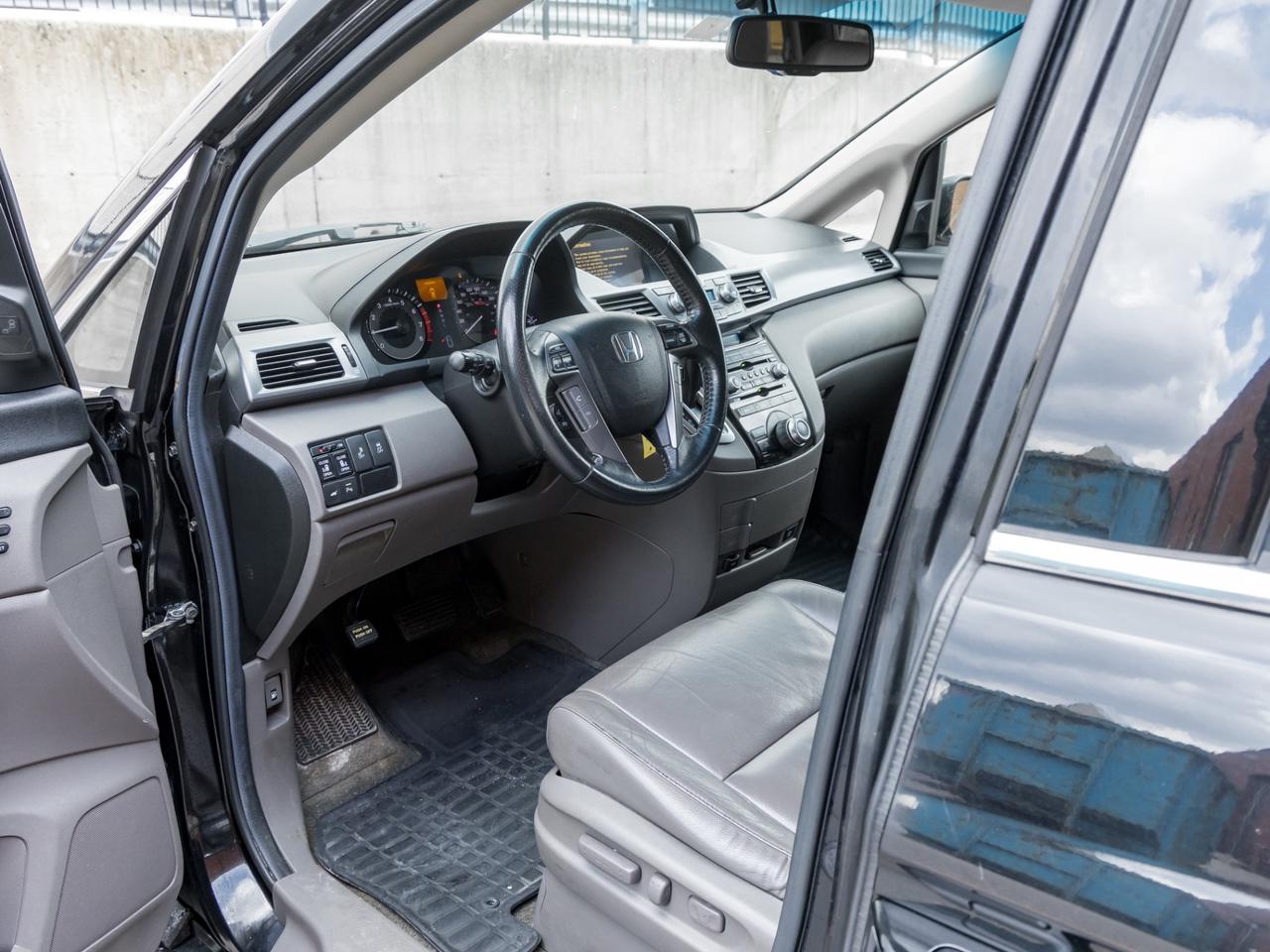 2013 Honda Odyssey Touring w/RES & Navi Photo