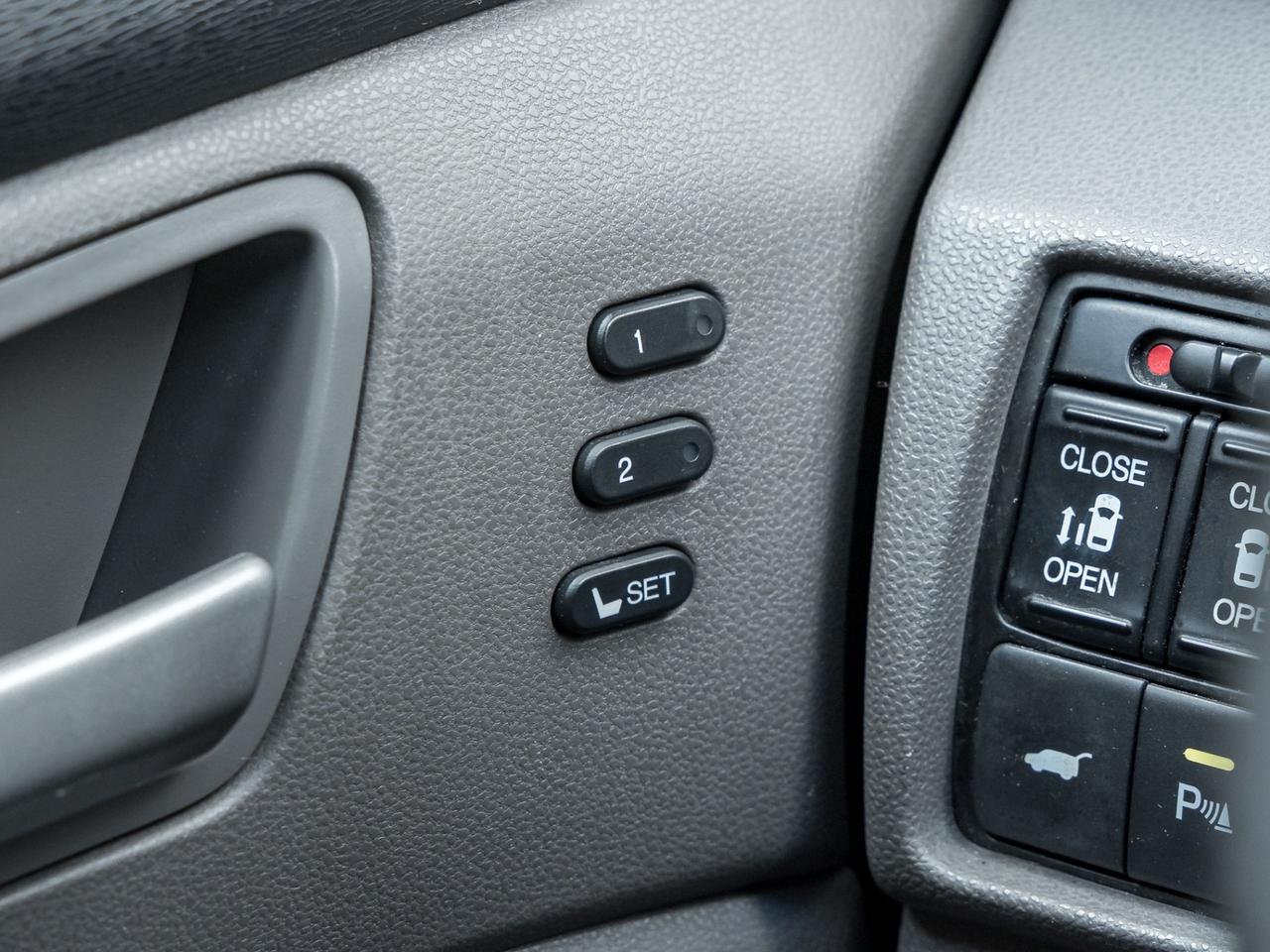 2013 Honda Odyssey Touring w/RES & Navi Photo
