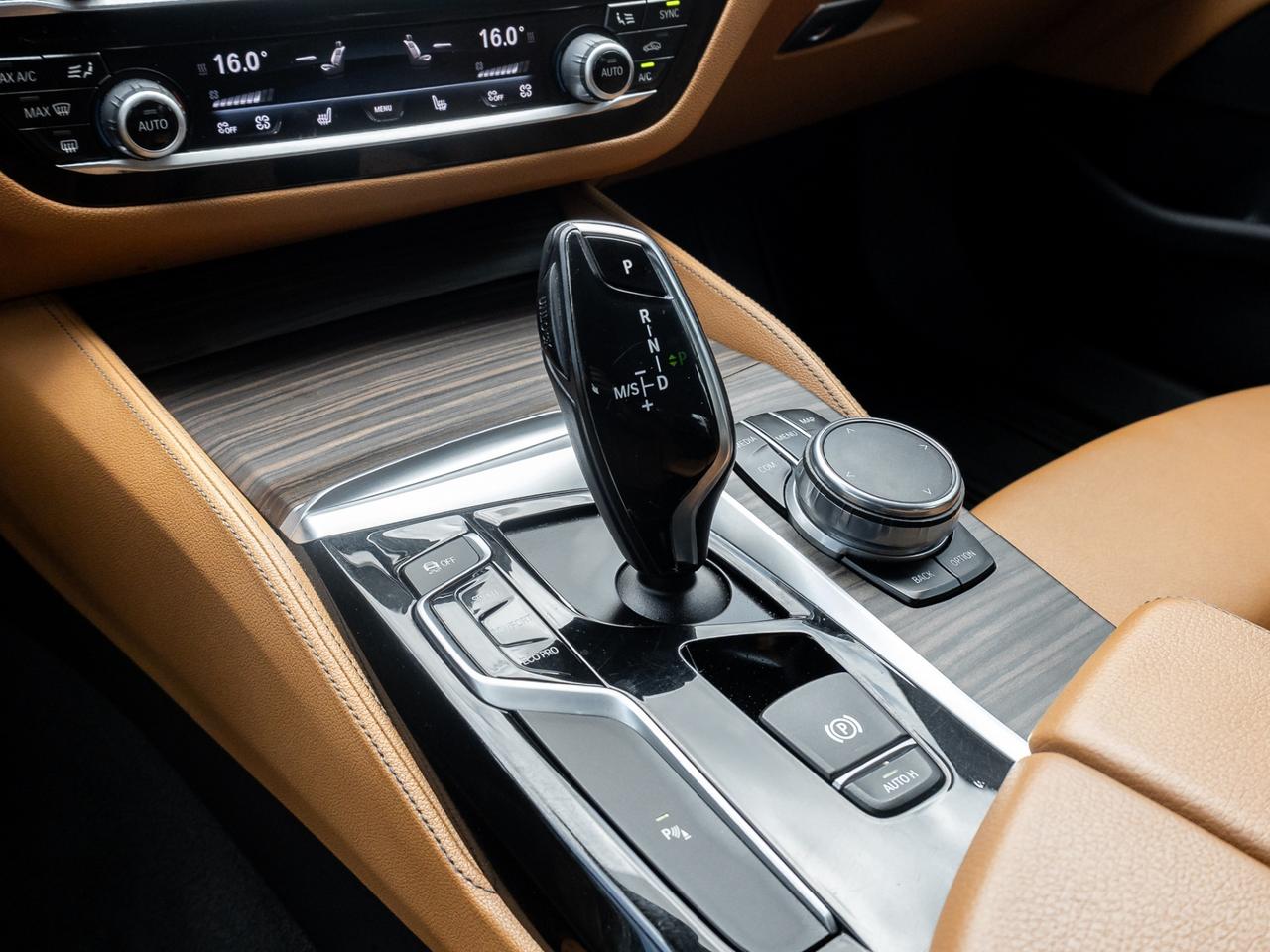 2017 BMW 5 Series 530i xDrive, Nav, Camera Photo