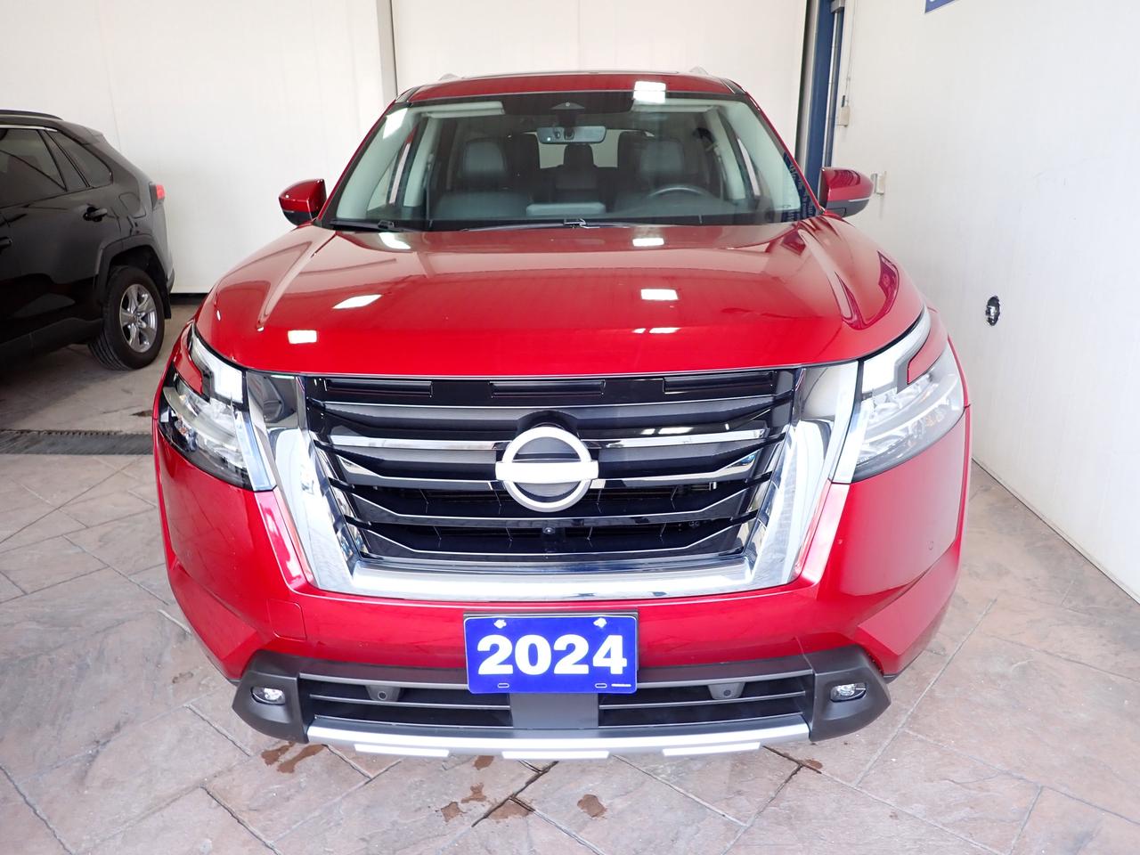 2024 Nissan Pathfinder SL 4WD LEATHER NAVI SUNROOF 8PASS Photo