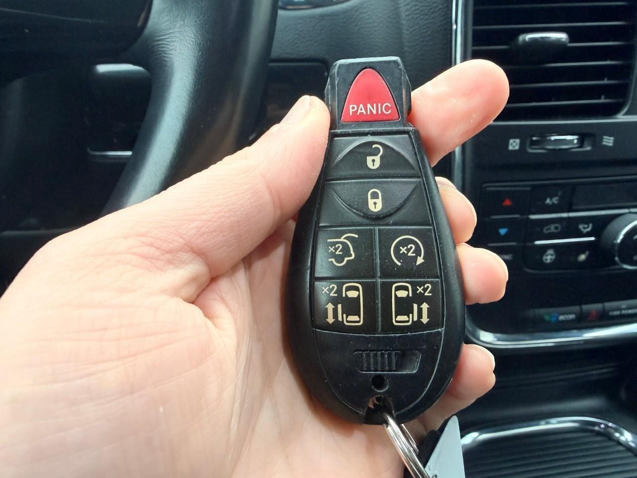 2020 Dodge Grand Caravan SXTPREMIUM PLUS, 3.6L V6, ALLOYS, STOW N GO, 7-PAS Photo