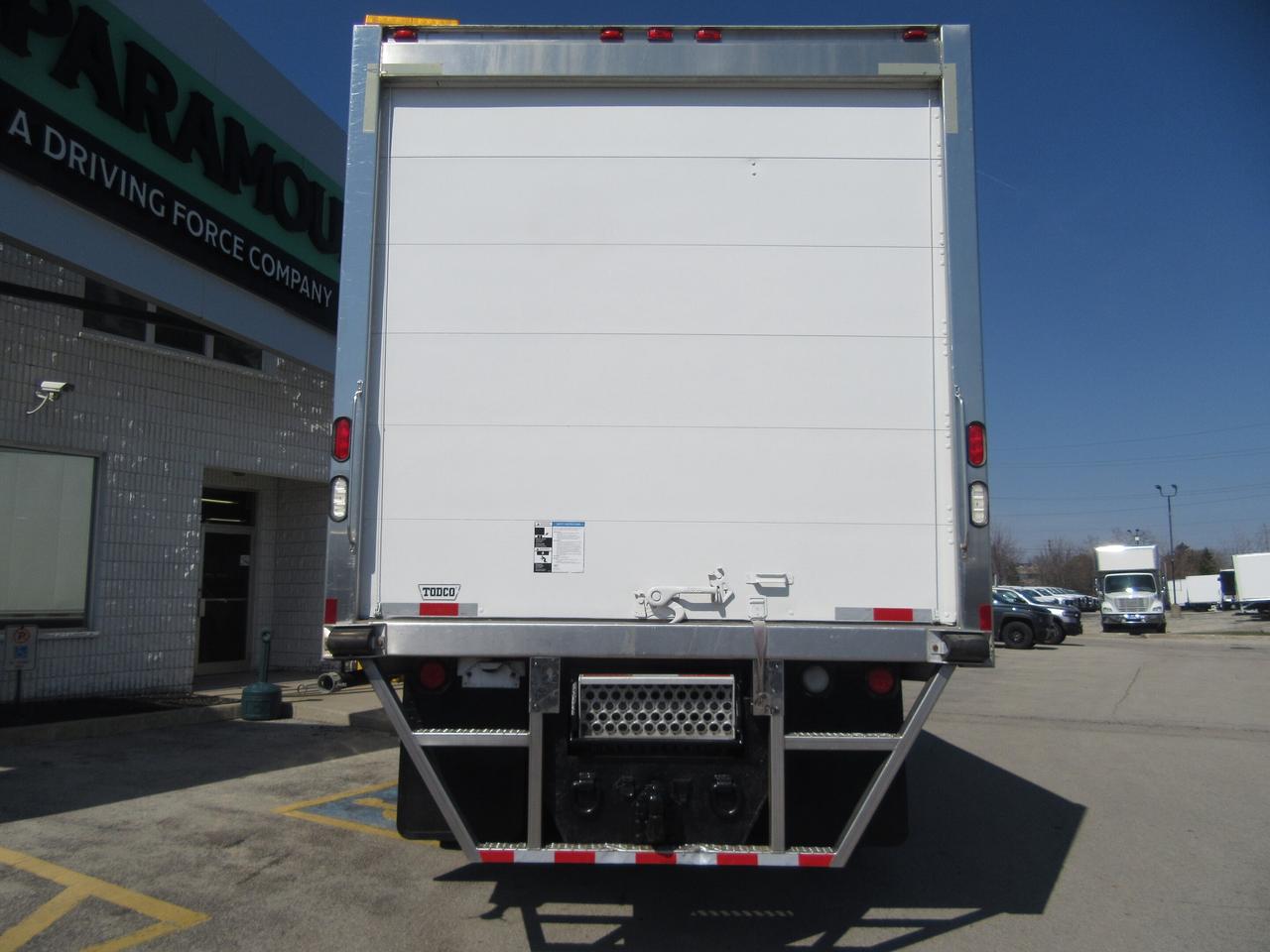 2017 International 4400 TANDEM AXLE 24FT INSULATED DRILL/MUD TRUCK PACKAGE Photo