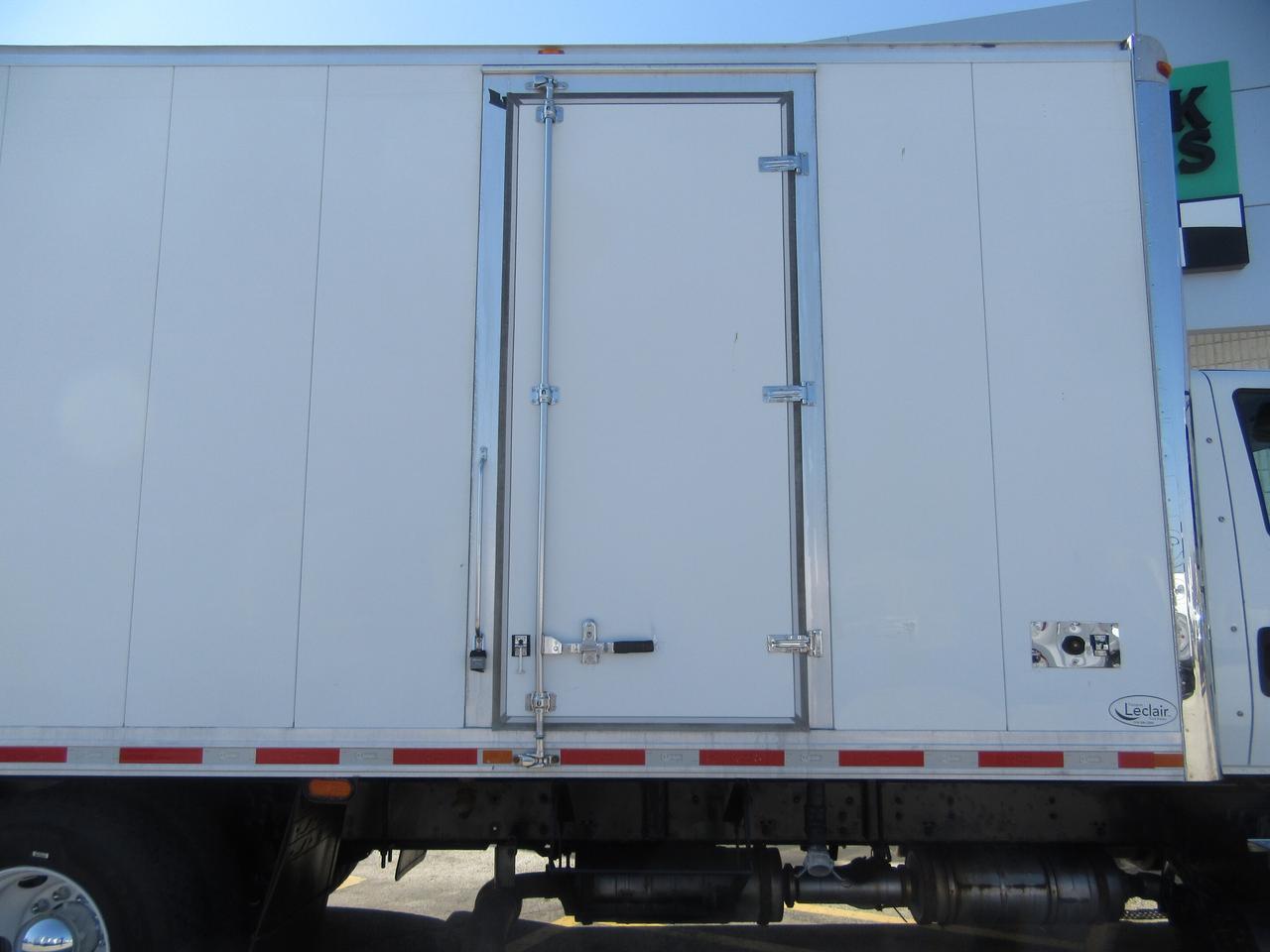 2017 International 4400 TANDEM AXLE 24FT INSULATED DRILL/MUD TRUCK PACKAGE Photo2
