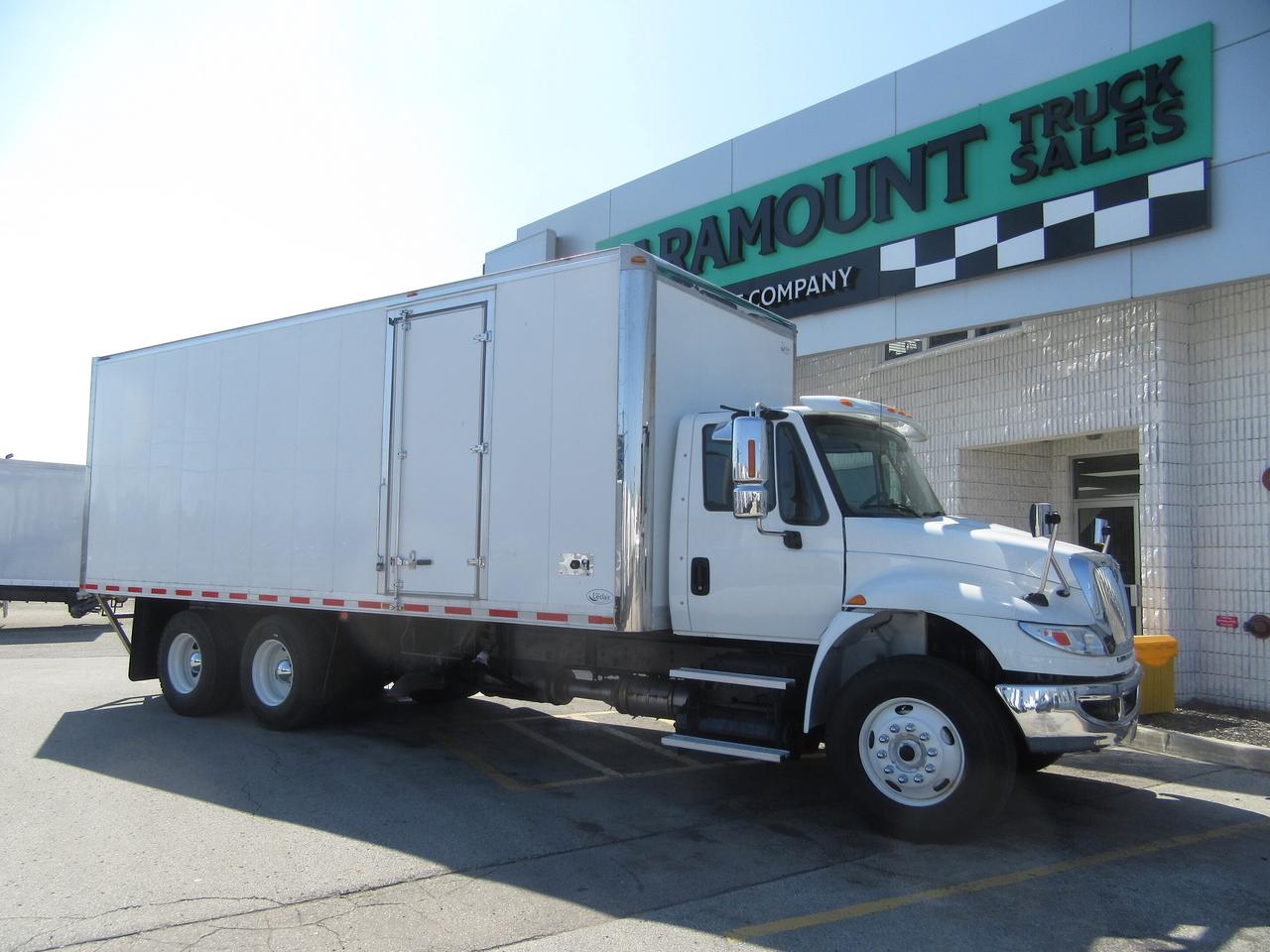 2017 International 4400 TANDEM AXLE 24FT INSULATED DRILL/MUD TRUCK PACKAGE Photo