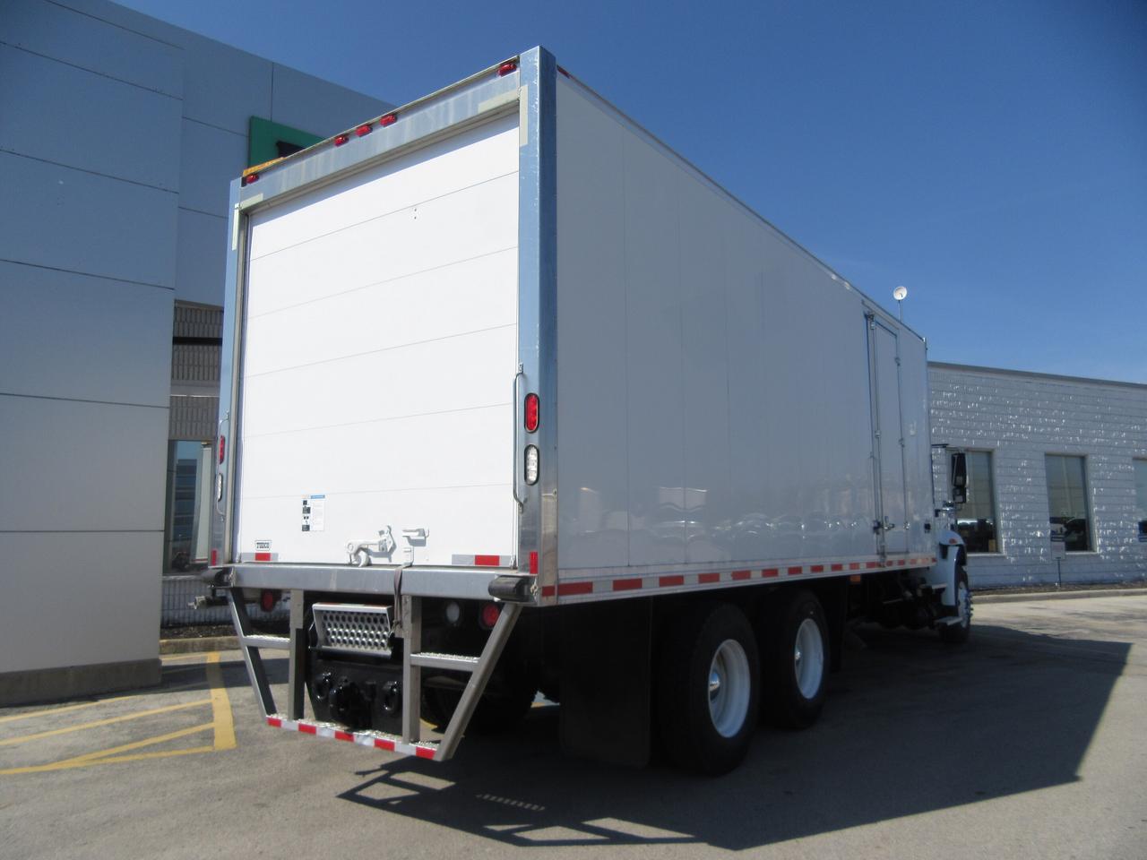 2017 International 4400 TANDEM AXLE 24FT INSULATED DRILL/MUD TRUCK PACKAGE Photo