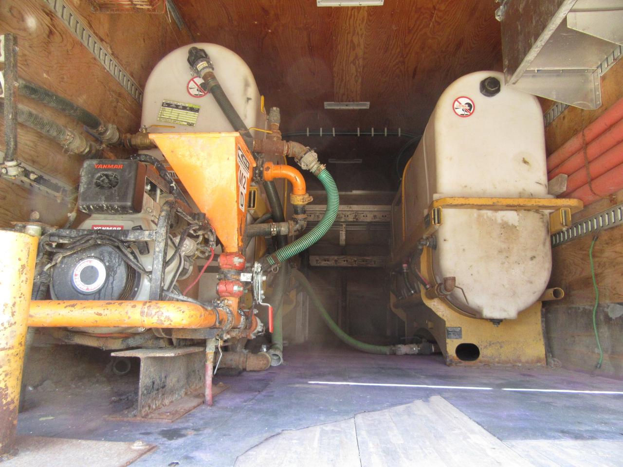 2017 International 4400 TANDEM AXLE 24FT INSULATED DRILL/MUD TRUCK PACKAGE Photo