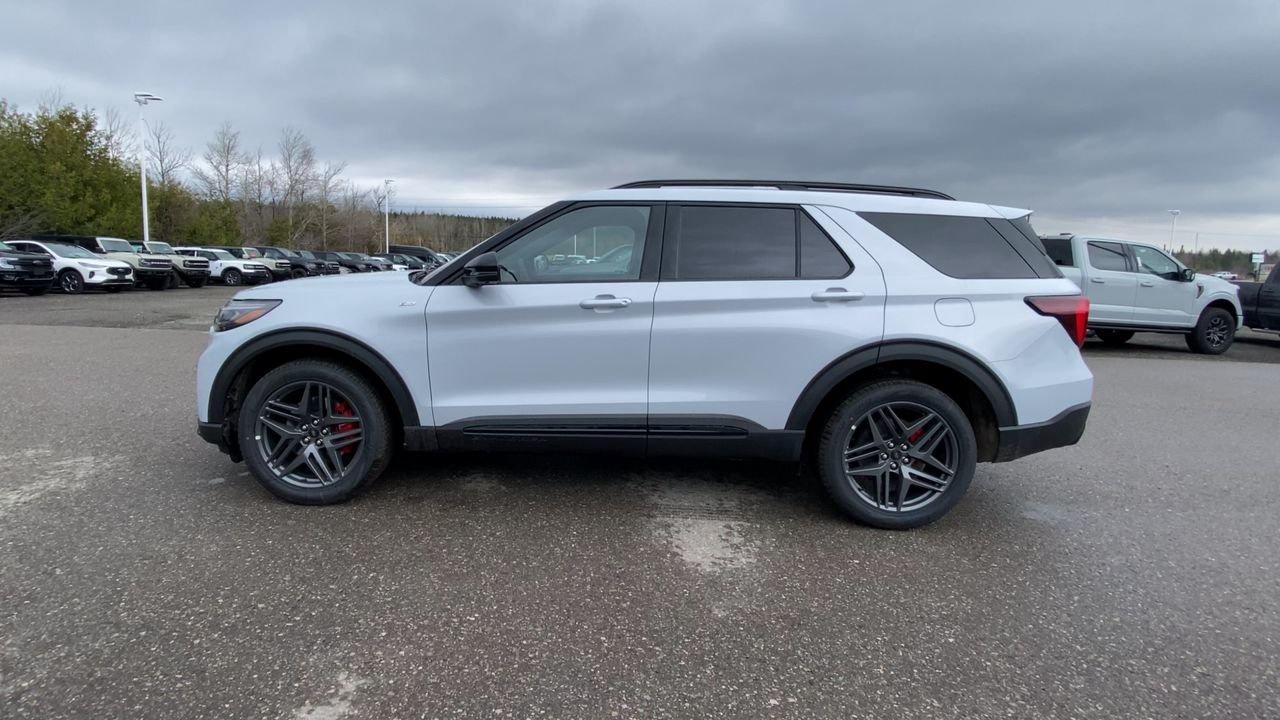 2026 Ford Explorer ST-Line Photo4