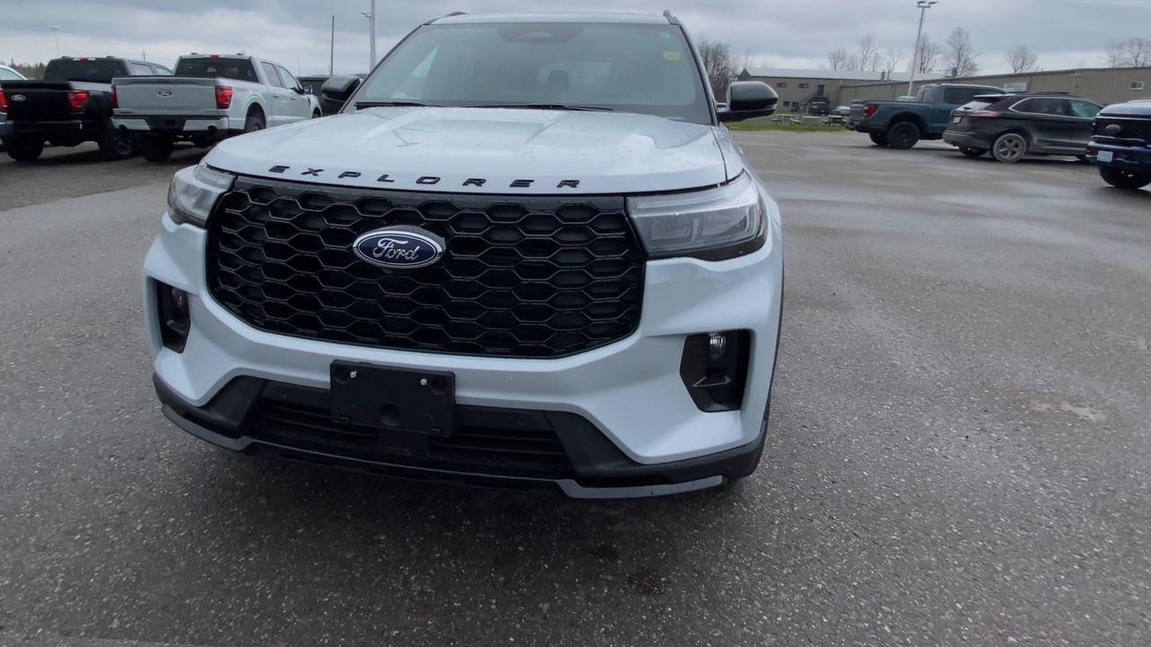 2026 Ford Explorer ST-Line Photo