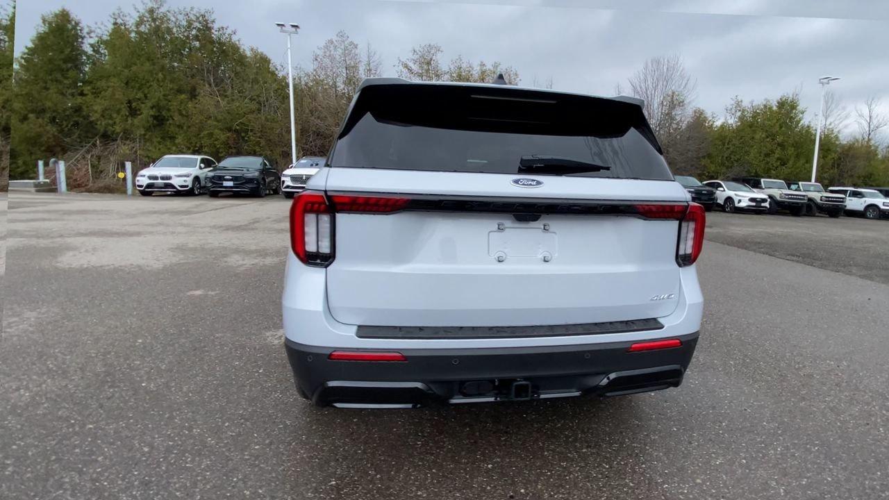 2026 Ford Explorer ST-Line Photo