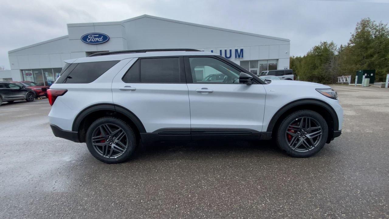 2026 Ford Explorer ST-Line Photo