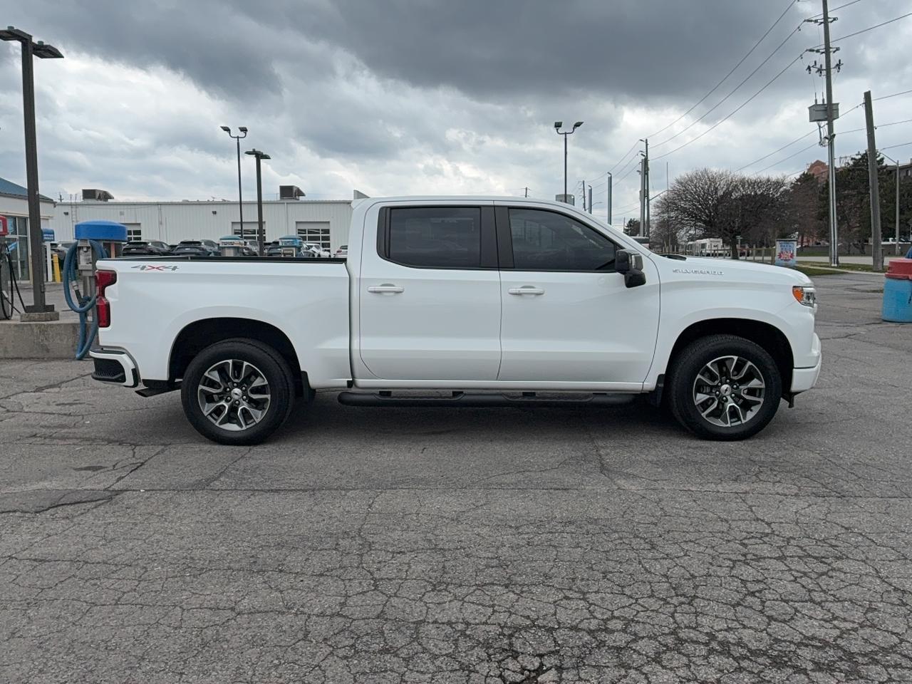 2023 Chevrolet Silverado 1500 RST CrewCab 4WD 5.3L8cylGas 5'10"Box Roof Leather Photo4