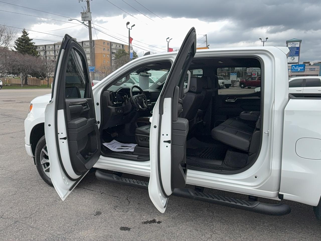 2023 Chevrolet Silverado 1500 RST CrewCab 4WD 5.3L8cylGas 5'10"Box Roof Leather Photo