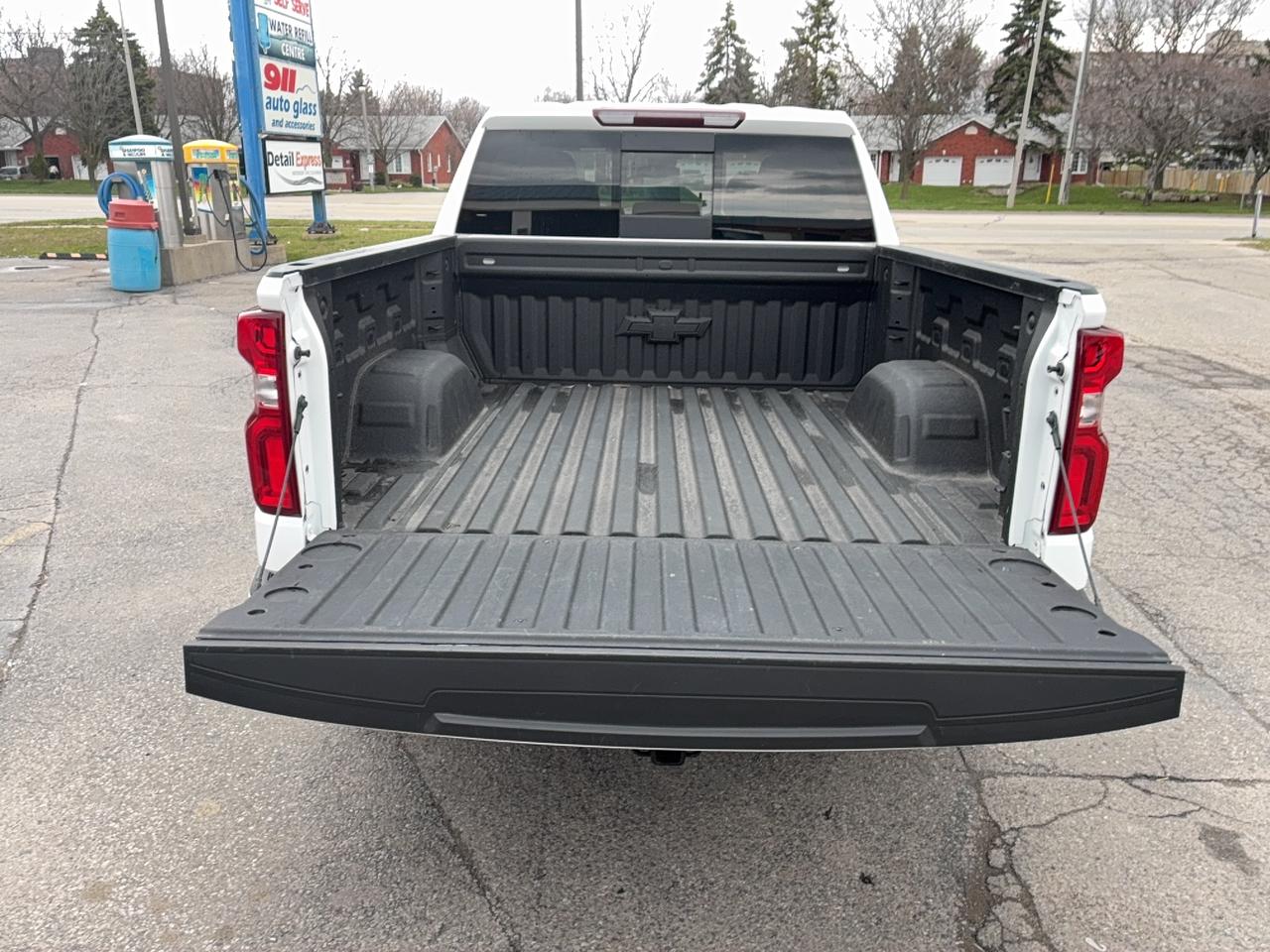 2023 Chevrolet Silverado 1500 RST CrewCab 4WD 5.3L8cylGas 5'10"Box Roof Leather Photo