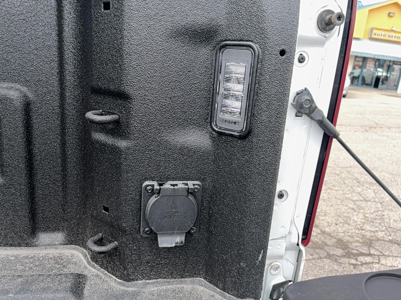 2023 Chevrolet Silverado 1500 RST CrewCab 4WD 5.3L8cylGas 5'10"Box Roof Leather Photo