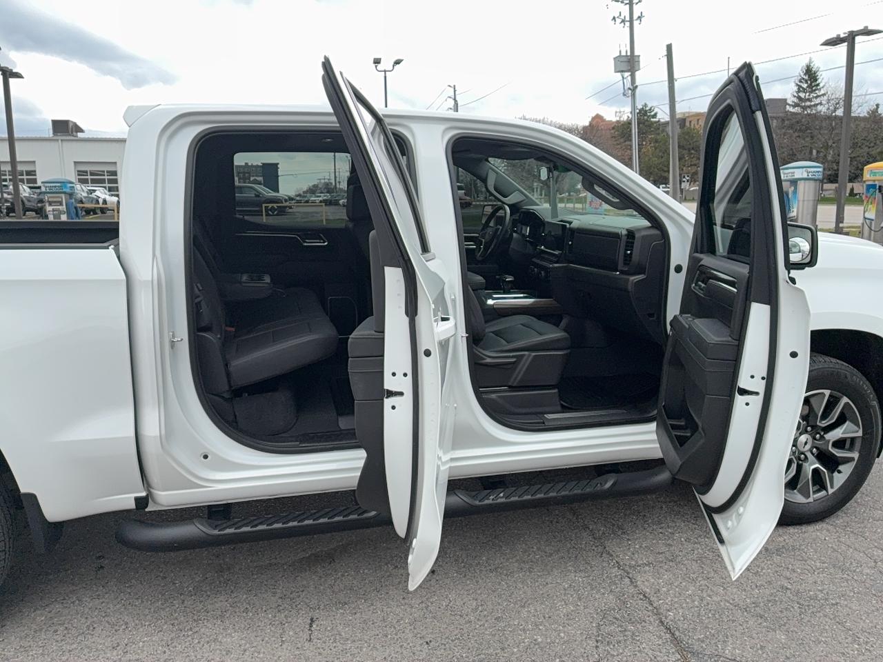 2023 Chevrolet Silverado 1500 RST CrewCab 4WD 5.3L8cylGas 5'10"Box Roof Leather Photo