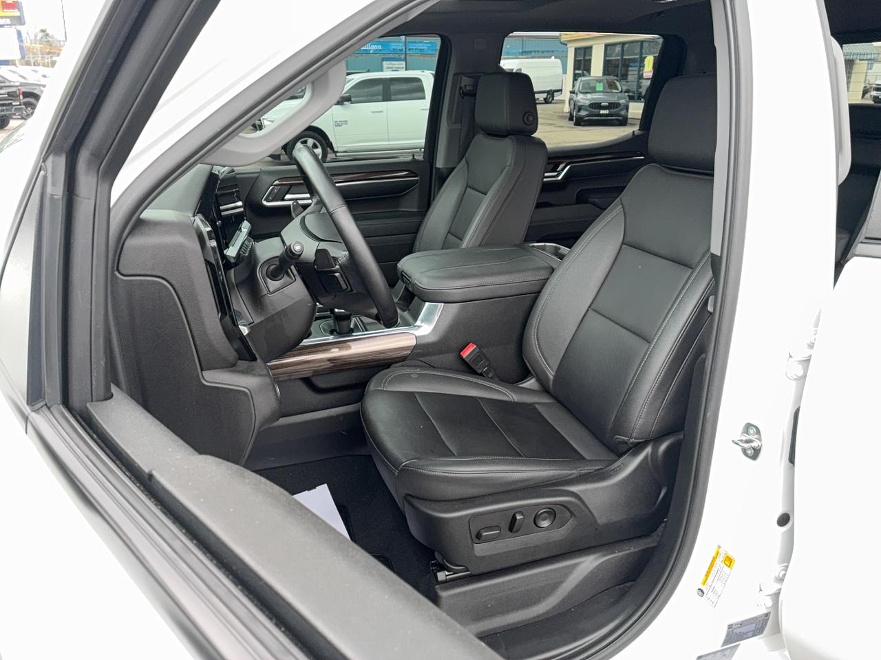 2023 Chevrolet Silverado 1500 RST CrewCab 4WD 5.3L8cylGas 5'10"Box Roof Leather Photo