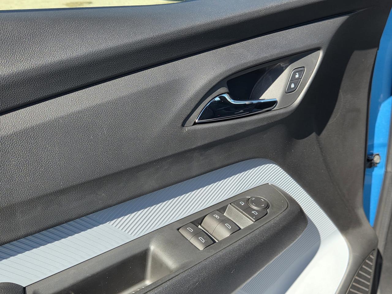 2027 Chevrolet Bolt RS Photo