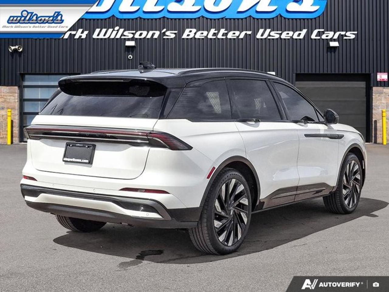2025 Lincoln Nautilus Reserve AWD | Jet Appearance PKG | 22" Alloys | Leather | Pano Sunroof | 360 Cam | Wireless Charging Photo