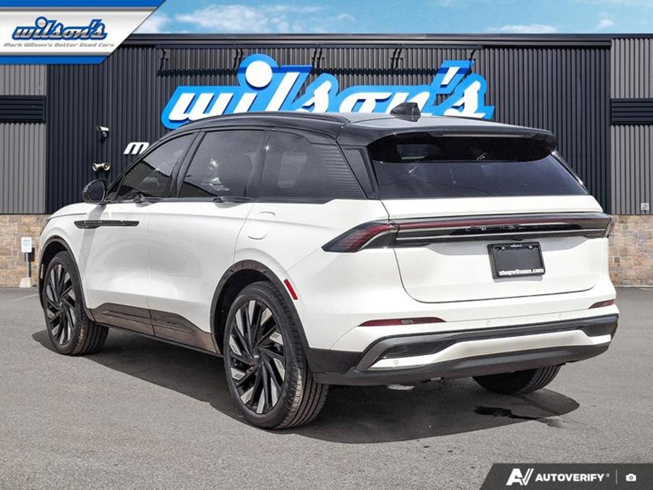 2025 Lincoln Nautilus Reserve AWD | Jet Appearance PKG | 22" Alloys | Leather | Pano Sunroof | 360 Cam | Wireless Charging Photo