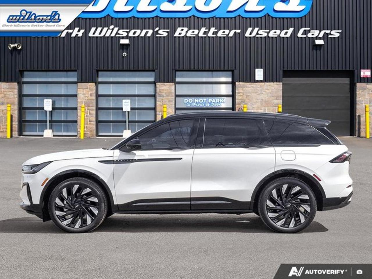 2025 Lincoln Nautilus Reserve AWD | Jet Appearance PKG | 22" Alloys | Leather | Pano Sunroof | 360 Cam | Wireless Charging Photo