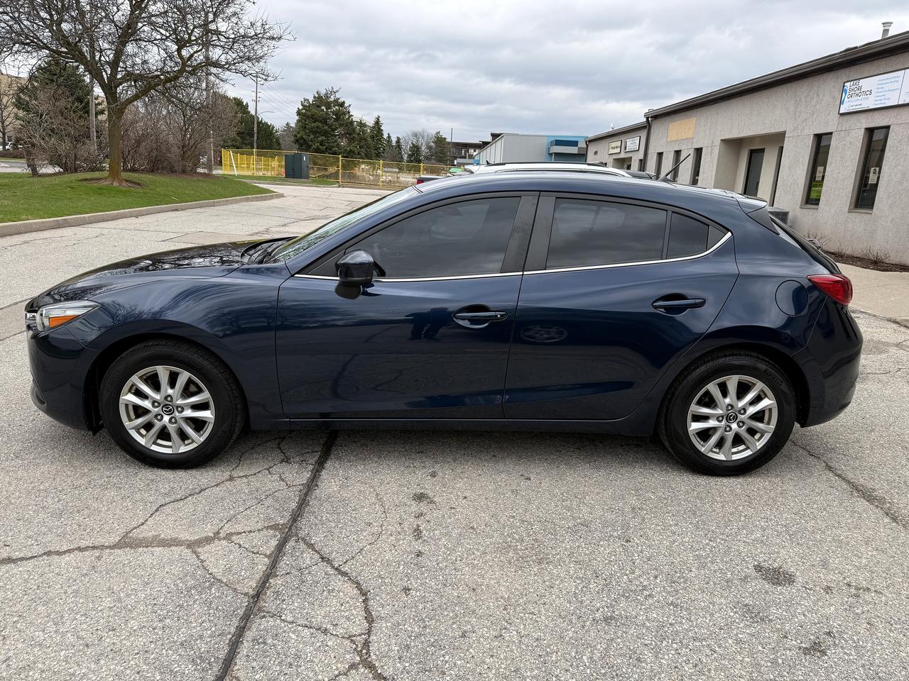 2018 Mazda MAZDA3 GS SPORT,SHARP!6 SPD.MANUAL,SUNROOF,CERTIFIED! Photo