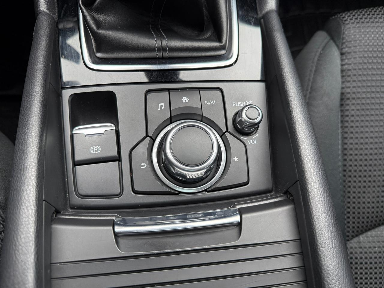 2018 Mazda MAZDA3 GS SPORT,SHARP!6 SPD.MANUAL,SUNROOF,CERTIFIED! Photo2