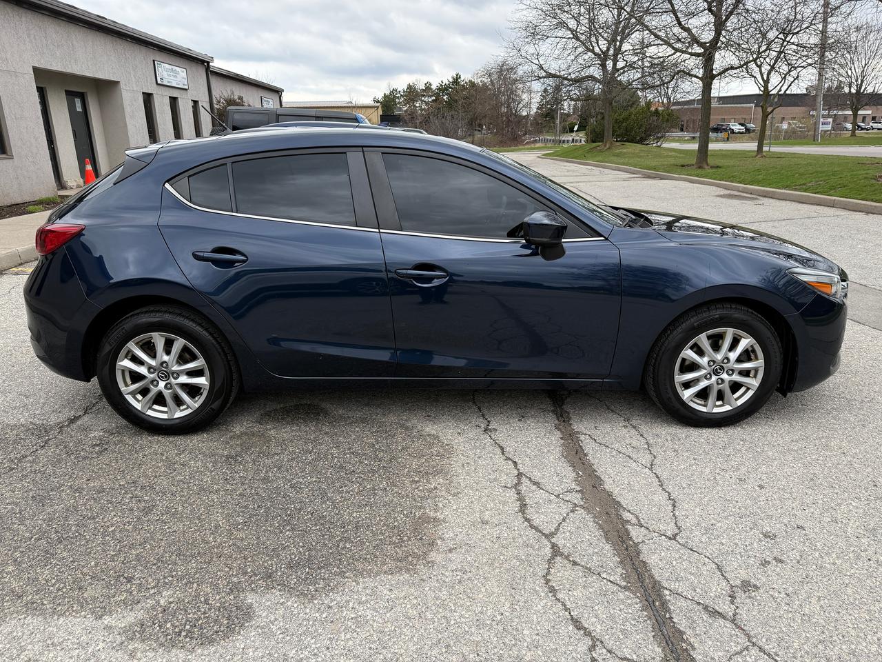 2018 Mazda MAZDA3 GS SPORT,SHARP!6 SPD.MANUAL,SUNROOF,CERTIFIED! Photo