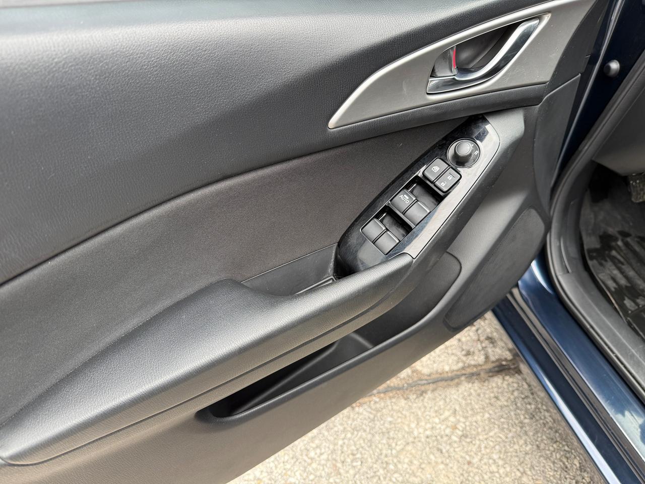 2018 Mazda MAZDA3 GS SPORT,SHARP!6 SPD.MANUAL,SUNROOF,CERTIFIED! Photo