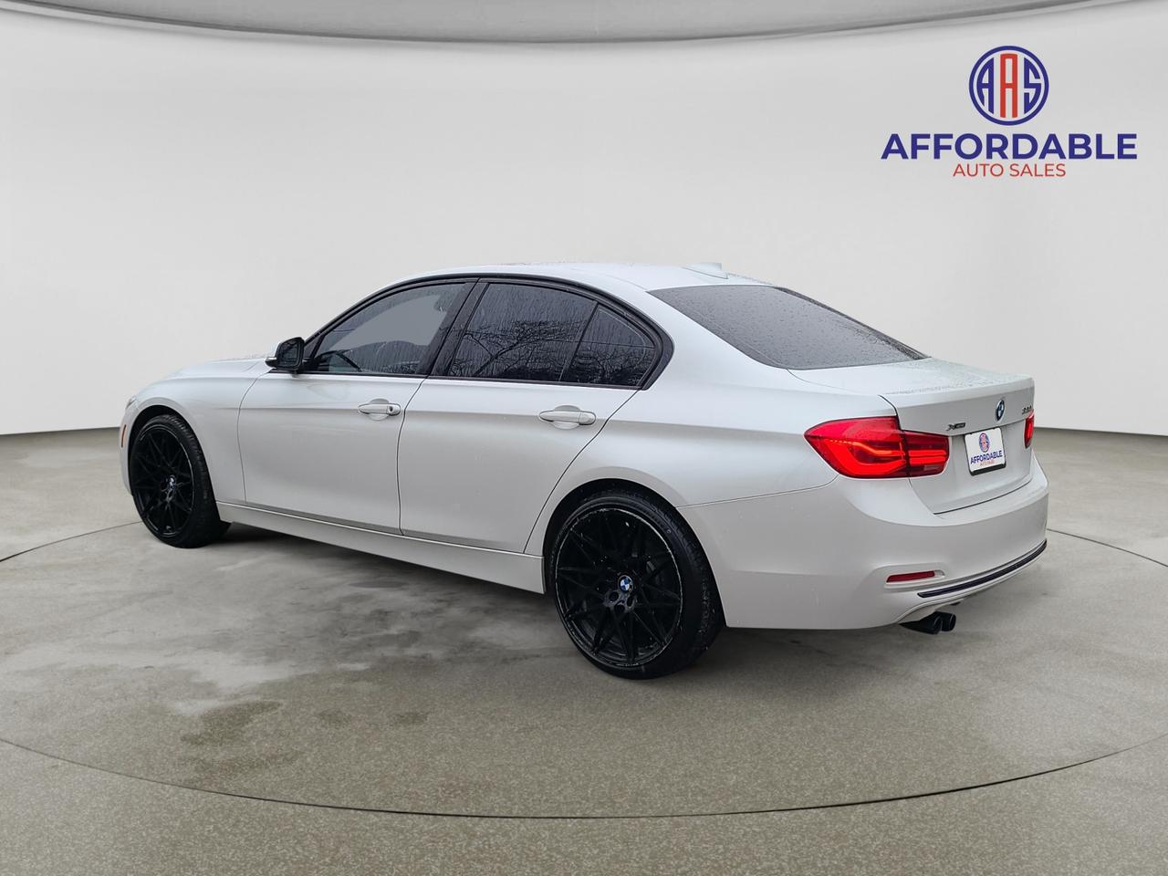 2018 BMW 3 Series 330i xDrive Photo