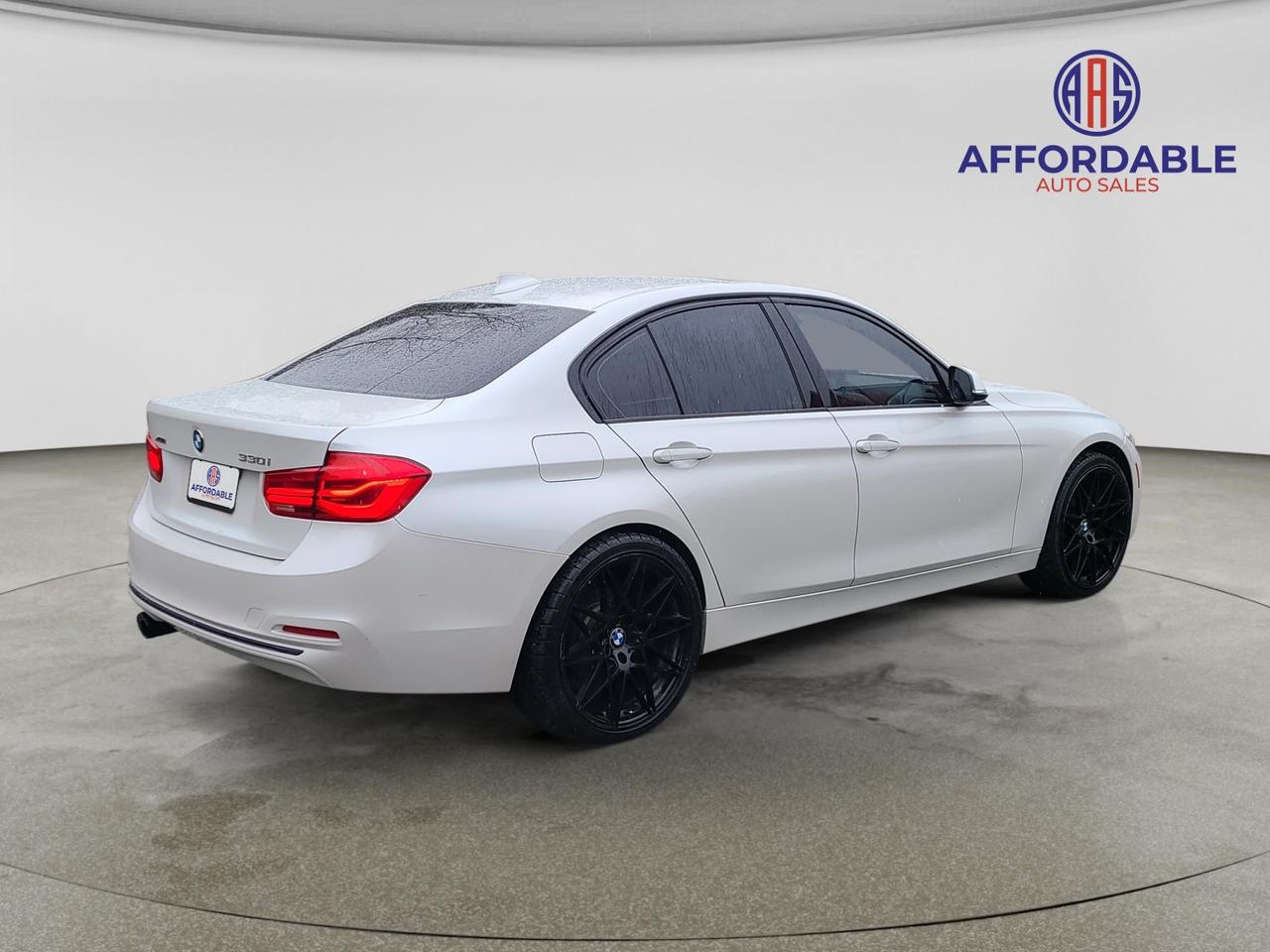 2018 BMW 3 Series 330i xDrive - Photo #5